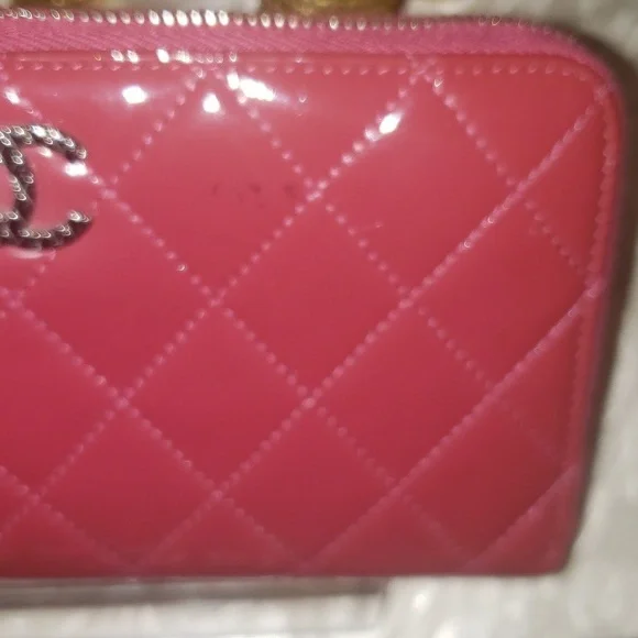 Chanel Quilted Patent Longwallet - Picture 5 of 15